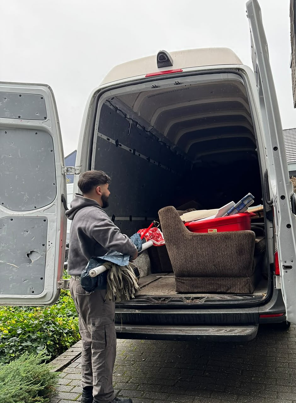 Möbel werden über die Seitentür verladen