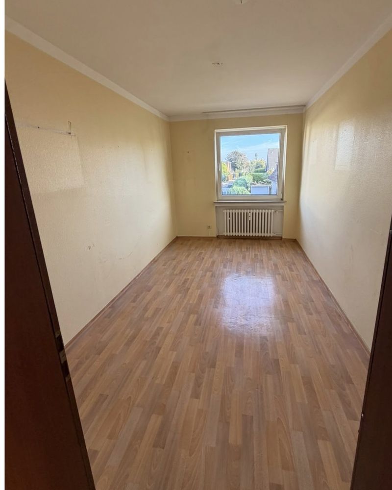 Schlafzimmer nachher: leer und besenrein
